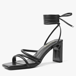 NIB strappy sandals 9.5 black